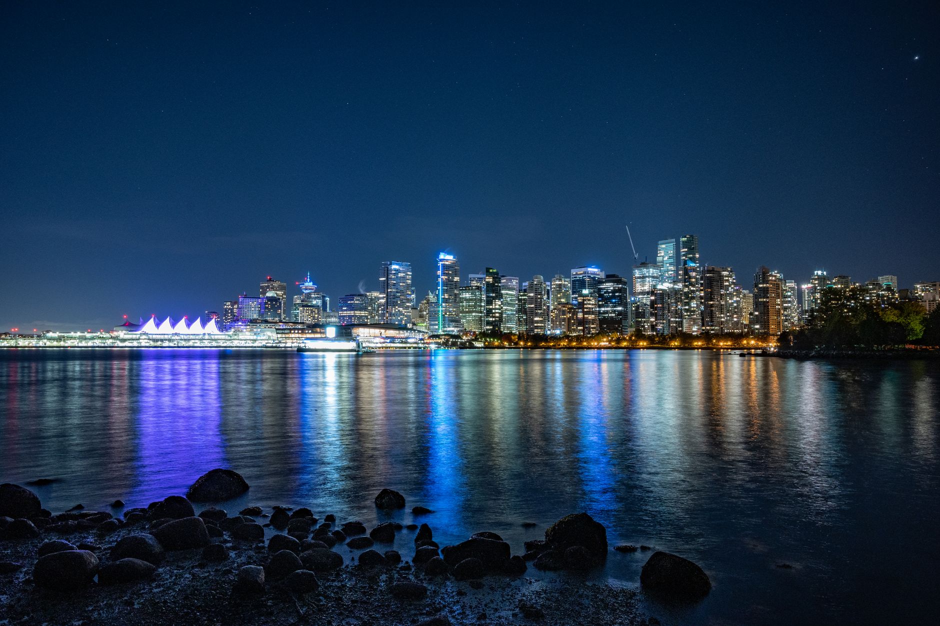 Forest and seawall scenery around Stanley Park in Vancouver, where the public tennis courts sit near Lost Lagoon