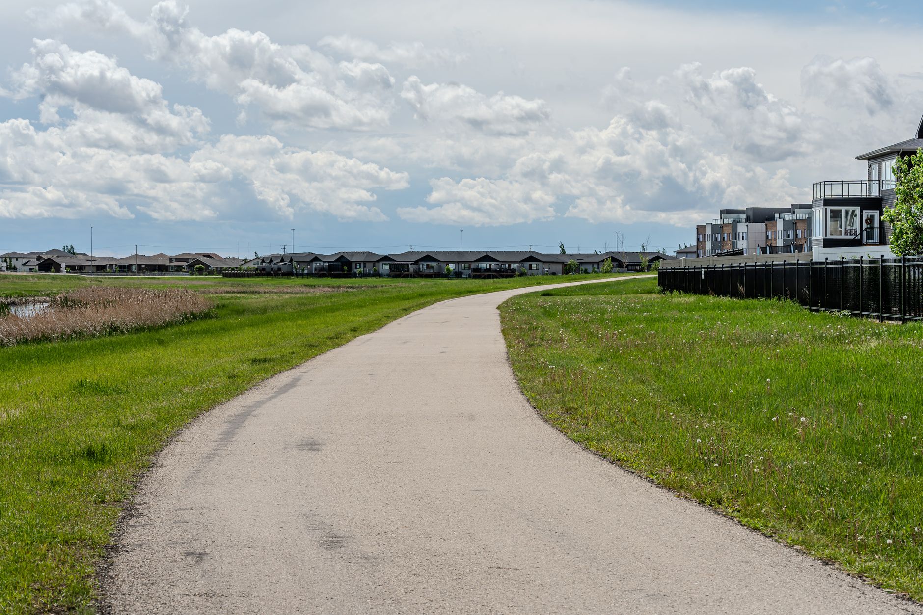 Neighbourhood parkland in Vaughan, the setting around Matthew Park's tennis courts