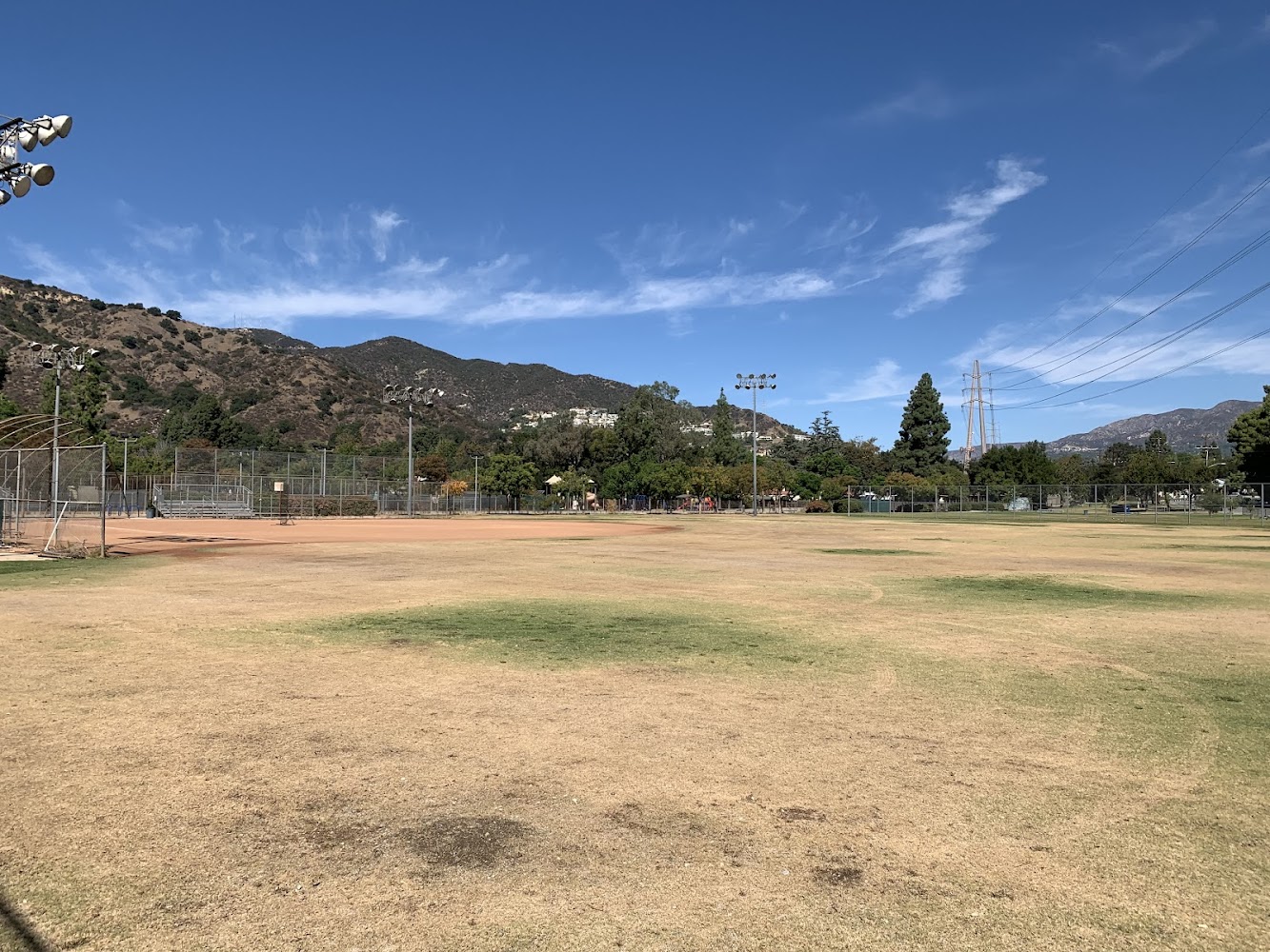 Hard tennis courts at Glorietta Park in Glendale with mountain views
