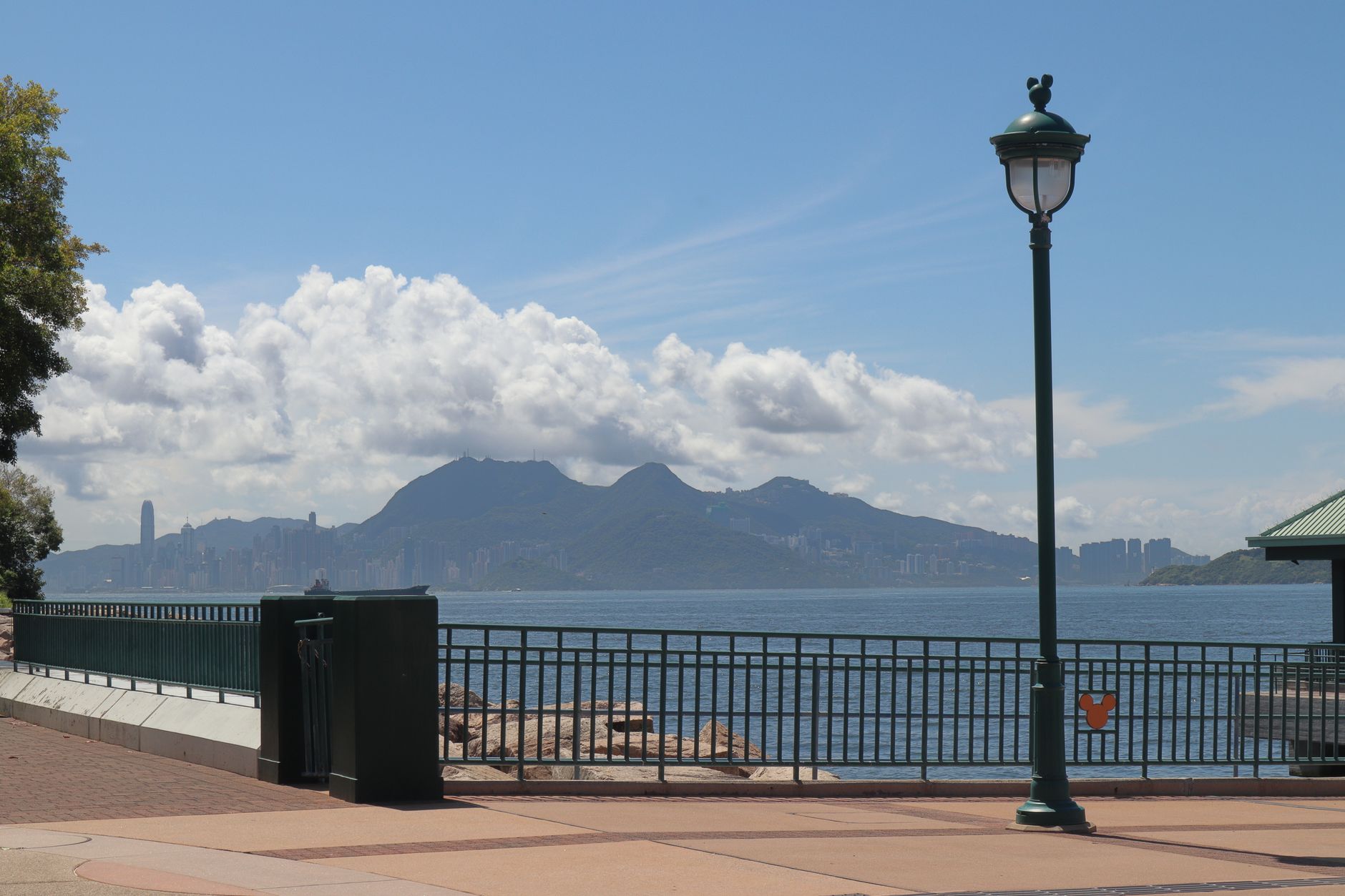 Waterfront setting in Victoria, representative of the shoreline near Banfield Park's courts